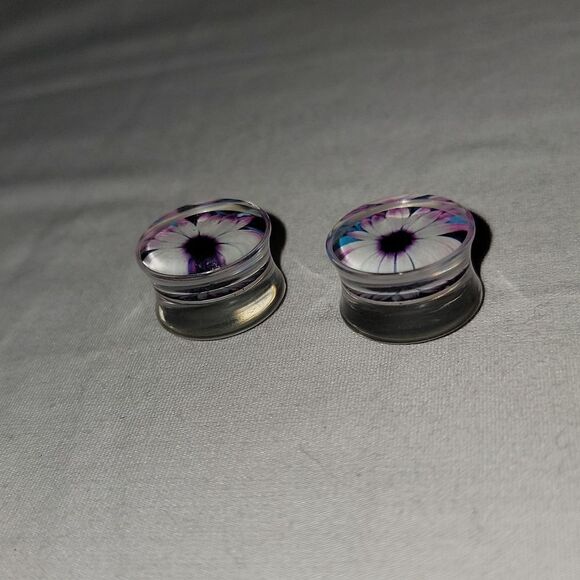 ⅝ plugs  - Picture 2 of 3